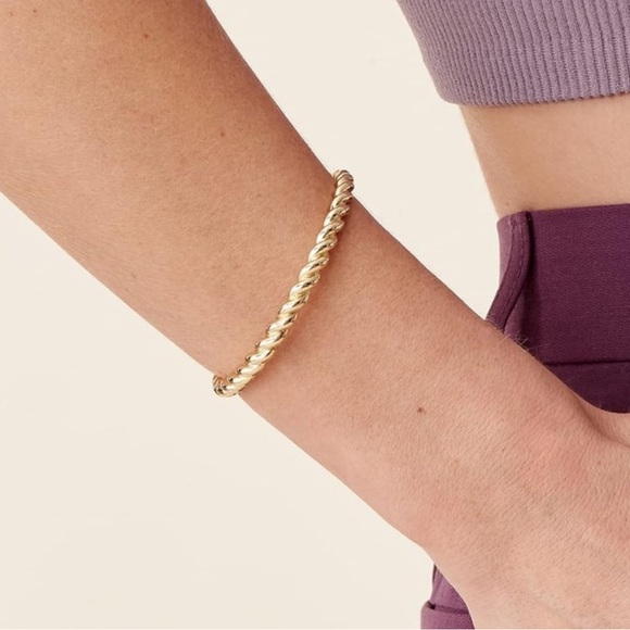 18k gold plated crossiant rope twist bracelet for your stack ✨ - Picture 1 of 3